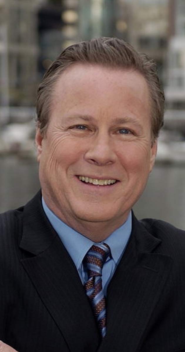 How tall is John Heard?